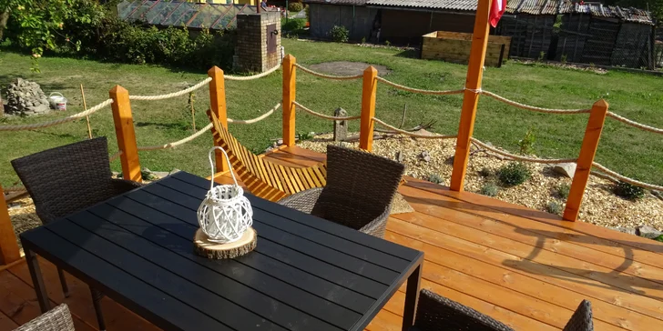 Pobyt v útulné maringotce u Hlinska: kuchyňka, sauna i ohniště