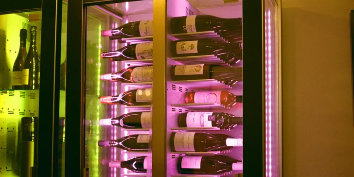 Neomezená konzumace vína a raut s autentickou korejskou kuchyní v Total Wine Baru