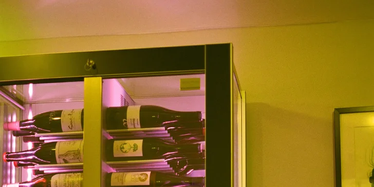 Neomezená konzumace vína a raut s autentickou korejskou kuchyní v Total Wine Baru