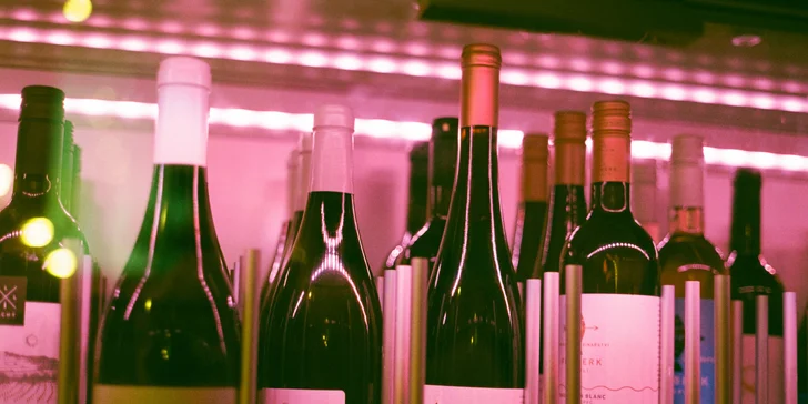 Neomezená konzumace vína a raut s autentickou korejskou kuchyní v Total Wine Baru