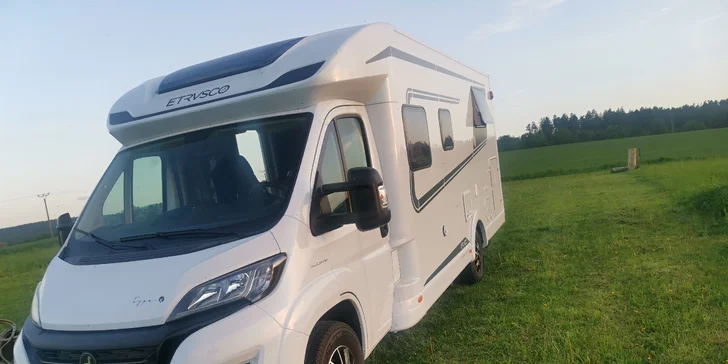 Pronájem plně vybaveného obytného vozu Etrusco T 7400 SBC na 2 až 7 dní