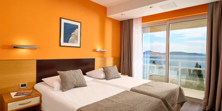 Vodice v Chorvatsku a parádní dovolená u moře: hotel hned u pláže, polopenze, bazény i fitness