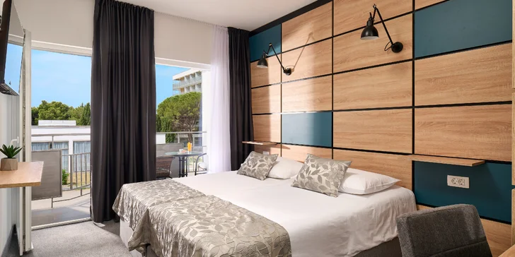 Vodice v Chorvatsku a parádní dovolená u moře: hotel hned u pláže, polopenze, bazény i fitness