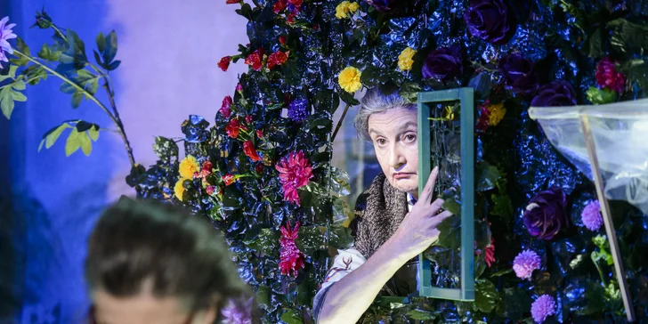 Do divadla odkudkoli: předplatné Dramox.cz na jeden měsíc i celý rok