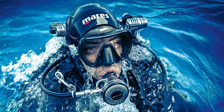 Až 60 minut pod vodou: zkušební ponor s přístrojem v bazénu pro 1 osobu