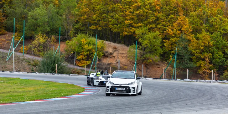 1–4 kola na okruhu v Mostě či Brně jako řidič nebo spolujezdec v Toyotě GR Yaris