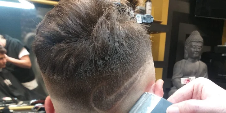 Nelly Carter Barber Shop: pánský i dětský střih, úprava vousů strojkem či břitvou