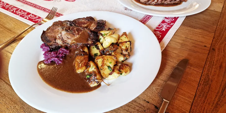 Tříchodové menu pro jednu či dvě osoby v krásném prostředí rodinného hotelu Pod Bílou Skálou na Vysočině