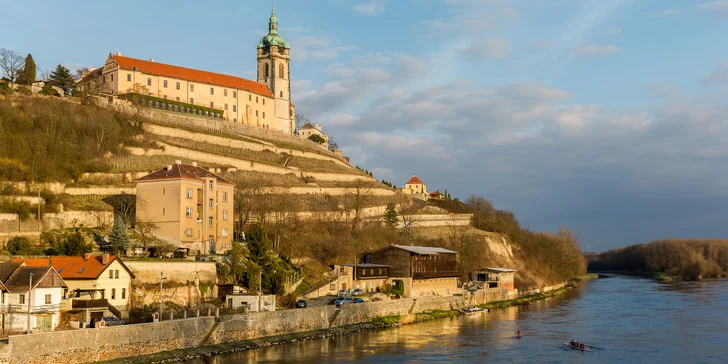 Ubytování se snídaní v historickém centru Mělníku: pokoje s výhledem na náměstí i sklepní bez oken