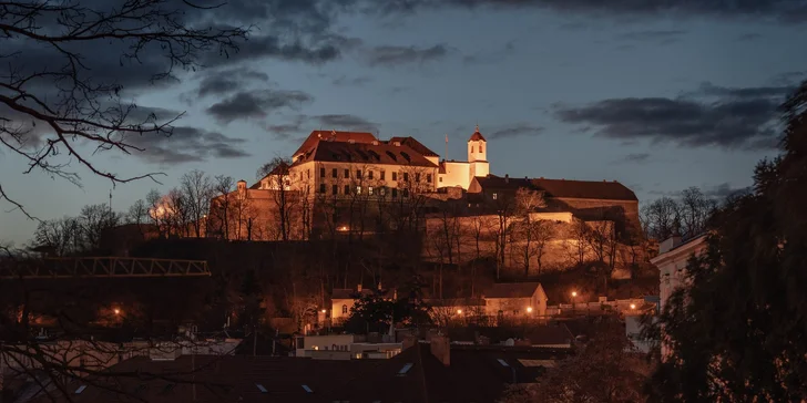 Vánoční šifrovací hra v ulicích adventních měst: kvízy, šifry a hádanky pro 2-6 hráčů, cca 3 hodiny