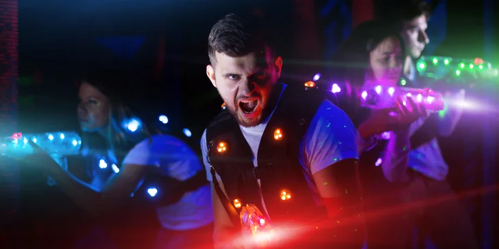 Akční laser tag ve dvoupatrové továrně: 15 min. hry až pro 6 hráčů