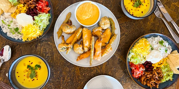 Čtyřchodové vegetariánské menu s kokosovým kari nebo burrito bowl pro 2 osoby