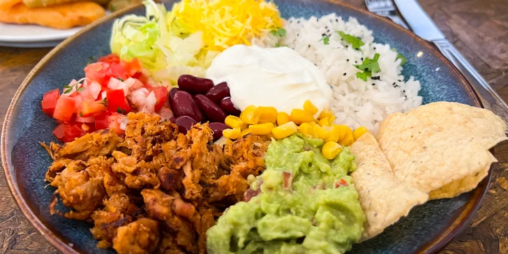 Čtyřchodové vegetariánské menu s kokosovým kari nebo burrito bowl pro 2 osoby