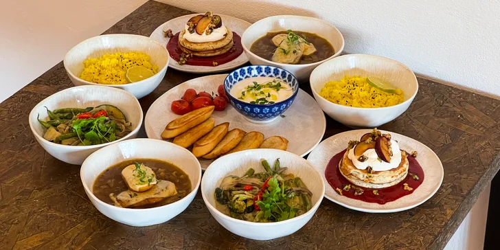 Čtyřchodové vegetariánské menu s kokosovým kari nebo burrito bowl pro 2 osoby