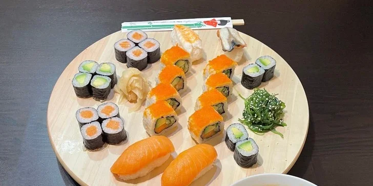 Bohaté sushi sety: maki, nigiri, california rolls a k tomu pho, miso, tom yam či jiná polévka