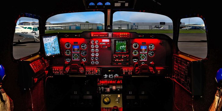 Let na simulátoru dvoumotorového letadla: 30 nebo 60 minut simulace