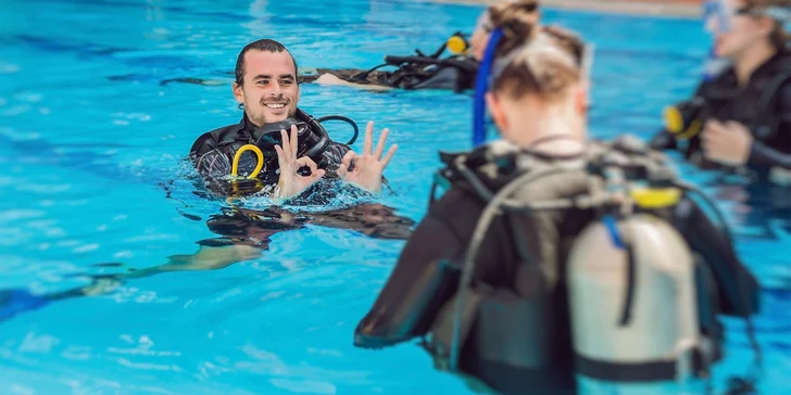 Pod hladinou jako doma: úvod k freedivingu i scubadivingu pro začátečníky