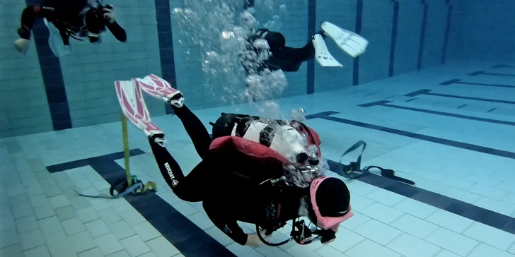 Pod hladinou jako doma: úvod k freedivingu i scubadivingu pro začátečníky