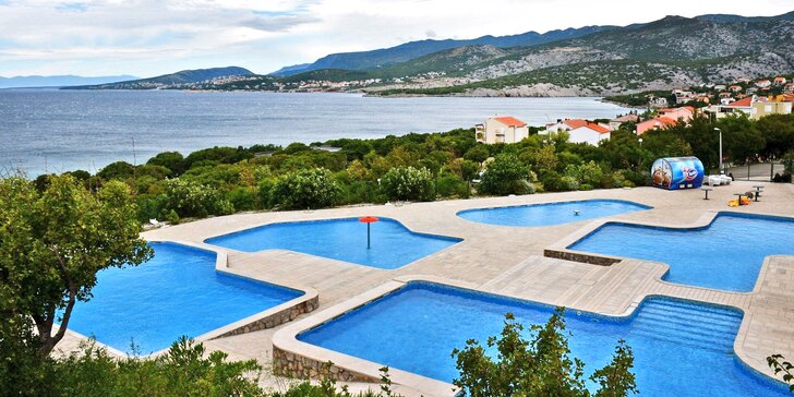 Chorvatsko: pronájem mobilního domu až pro 6 osob, kemp s neomezeným vstupem do bazénů