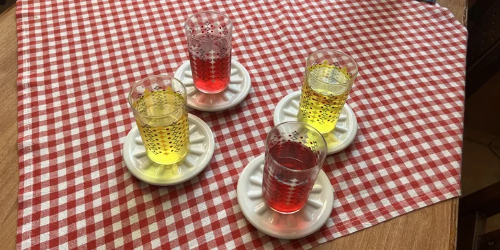 Celá kachna s červeným zelím a variací knedlíků: 2,2 kg masa pro 4 osoby v restauraci Bylo bylo
