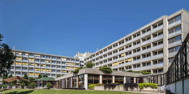 Dovolená u Balatonu: 4* hotel přímo u pláže, tobogán, bazény i wellness a polopenze