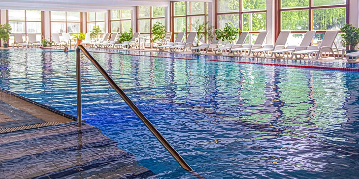 Dovolená u Balatonu: 4* hotel přímo u pláže, tobogán, bazény i wellness a polopenze