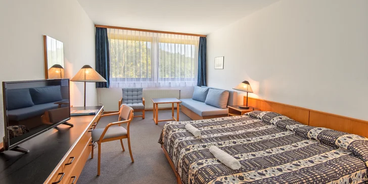 Dovolená u Balatonu: 4* hotel přímo u pláže, tobogán, bazény i wellness a polopenze