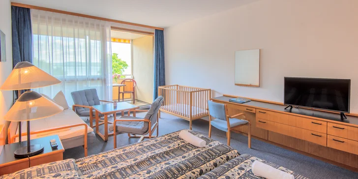 Dovolená u Balatonu: 4* hotel přímo u pláže, tobogán, bazény i wellness a polopenze