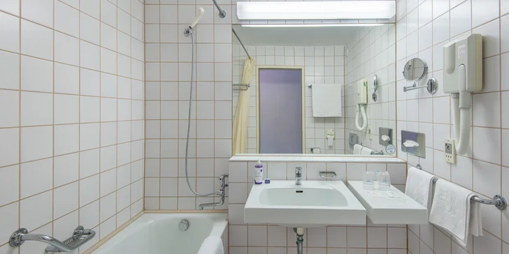 Dovolená u Balatonu: 4* hotel přímo u pláže, tobogán, bazény i wellness a polopenze