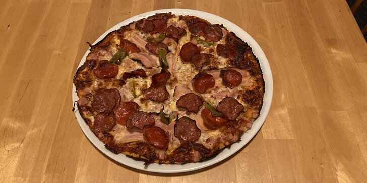 Vyberte si podle chuti: pizza o průměru 32 cm, výběr z 21 druhů