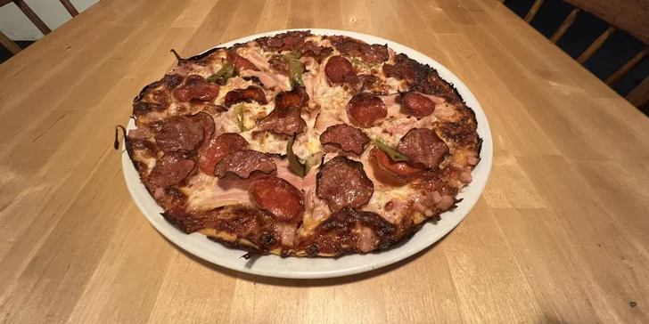 Vyberte si podle chuti: pizza o průměru 32 cm, výběr z 21 druhů