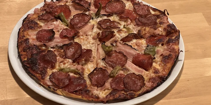 Vyberte si podle chuti: pizza o průměru 32 cm, výběr z 21 druhů