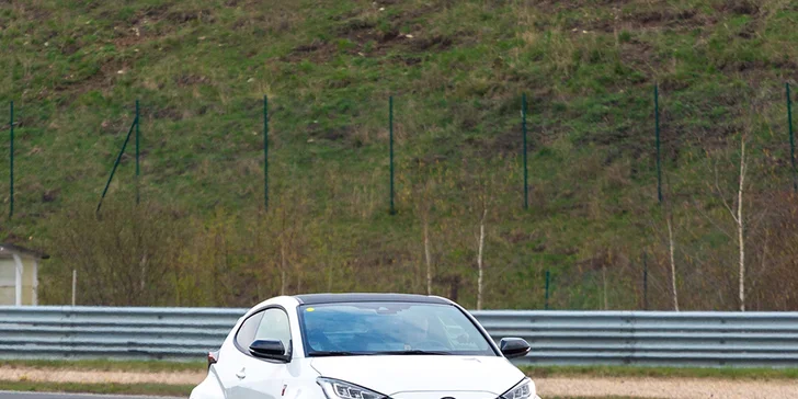1–4 kola na okruhu v Mostě či Brně jako řidič nebo spolujezdec v Toyotě GR Yaris