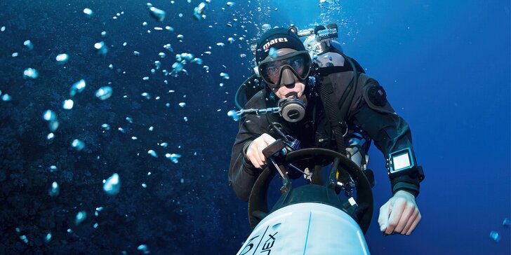 Až 60 minut pod vodou: zkušební ponor s přístrojem v bazénu pro 1 osobu