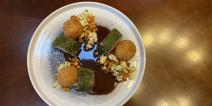 Degustační tříchodové menu pro 2 osoby s výhledem na golfové hřiště