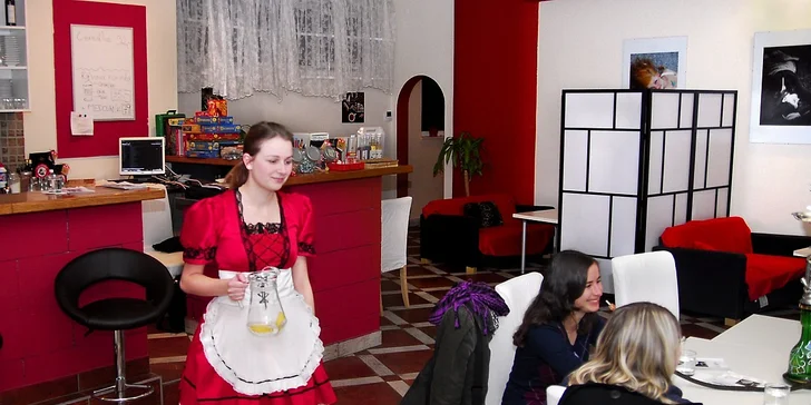 79 Kč za sladkou či slanou svačinku a víno nebo horký nápoj PRO DVA. Relaxujte v japonském stylu v unikátní kavárně Maid Café.