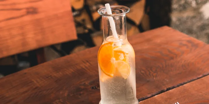 3chodové menu s wellness na 1,5 či 2 hod. a láhev vína pro 2 osoby