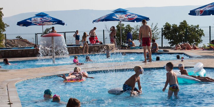 Chorvatsko: pronájem mobilního domu až pro 6 osob, kemp s neomezeným vstupem do bazénů
