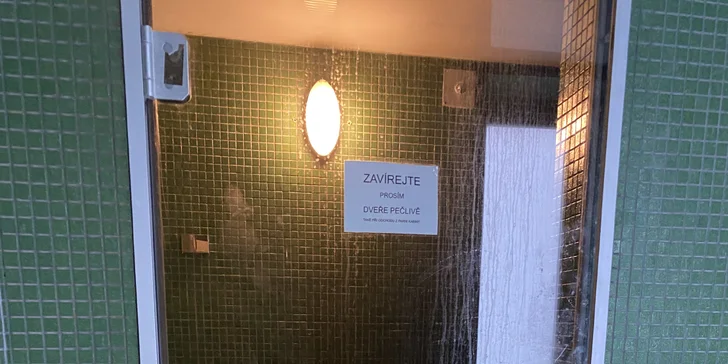 VIP soukromý vstup do bazénu pro 2 osoby: parní sauna i káva a zákusek