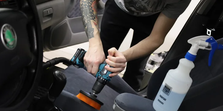 Detailingové čištění auta, ochrana laku nebo tekuté stěrače