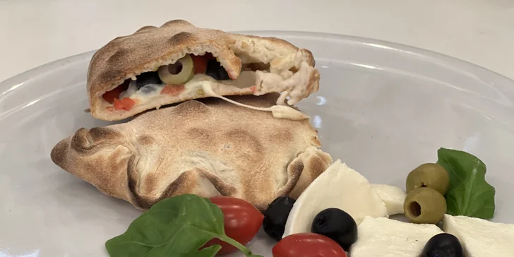 Italské mini calzone s sebou: s mozzarellou, žampiony, tuňákem, šunkou i boloňskou omáčkou