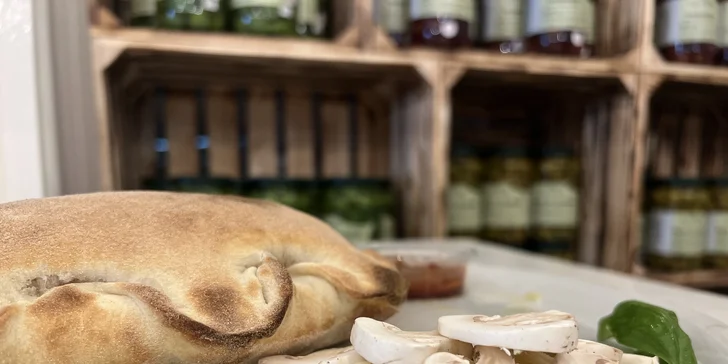 Italské mini calzone s sebou: s mozzarellou, žampiony, tuňákem, šunkou i boloňskou omáčkou