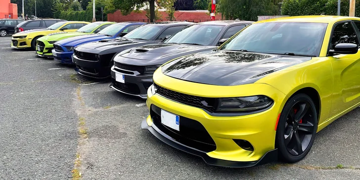 15–50 min. za volantem fára dle výběru i dechberoucí profi svezení s instruktorem: Dodge, Camaro, Mustang