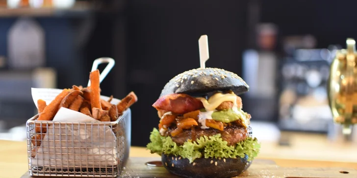 London burger menu s domácími chipsy se slaninou pro dva