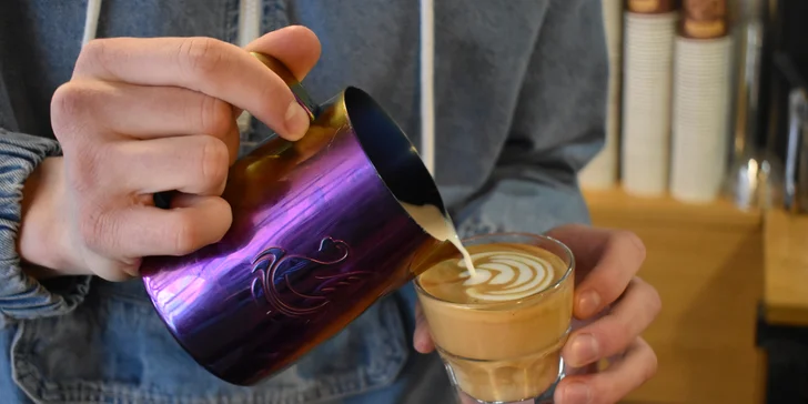 Kurz domácí přípravy kávy či latte art pro 1 nebo 2 osoby v Café Alegre