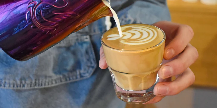 Kurz domácí přípravy kávy či latte art pro 1 nebo 2 osoby v Café Alegre