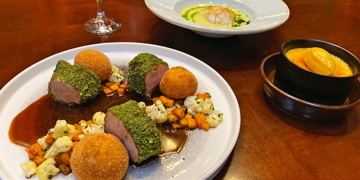 Degustační tříchodové menu pro 2 osoby s výhledem na golfové hřiště