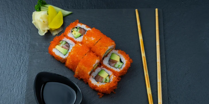 Sushi sety i s polévkou Pho-Bo, dezertem, pivem a limonádou až pro 4 osoby