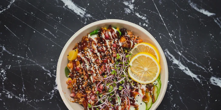 Havajský poke bowl podle výběru z 6 druhů na odnos s sebou