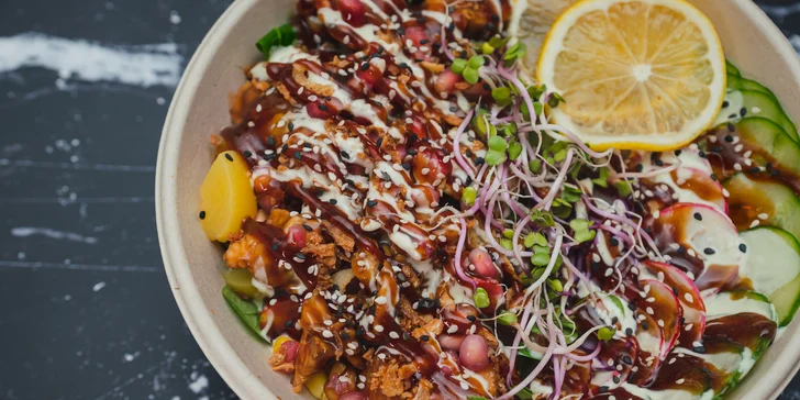 Havajský poke bowl podle výběru z 6 druhů na odnos s sebou